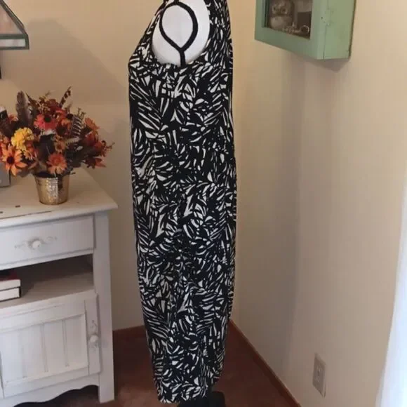 Old Navy Maternity Fitted Dress 💐HOST PICK💐💕 - Picture 4 of 11